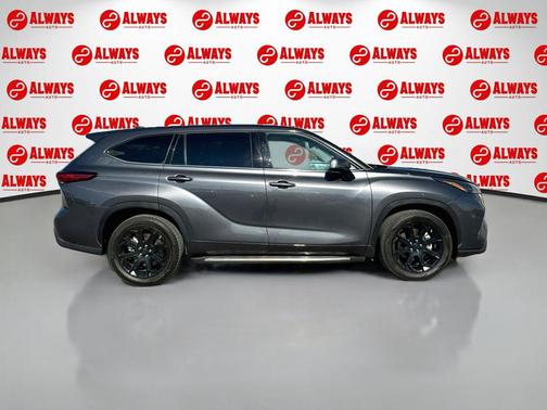 Magnetic Gray Metallic 2022 Toyota Highlander LE