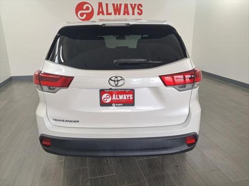 2019 Toyota Highlander LE I4