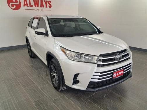 2019 Toyota Highlander LE I4