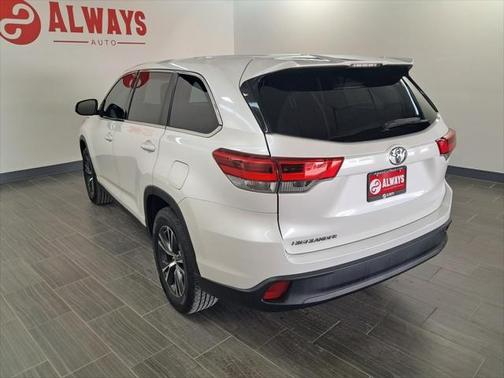 2019 Toyota Highlander LE I4