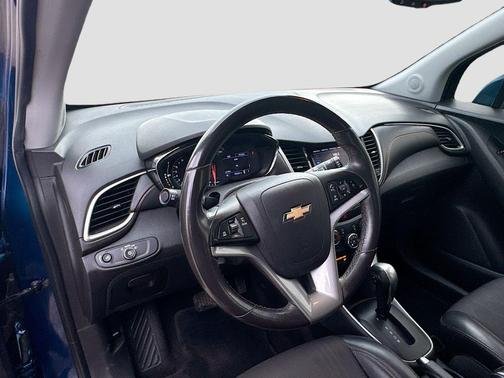 Pacific Blue Metallic 2020 Chevrolet Trax LT