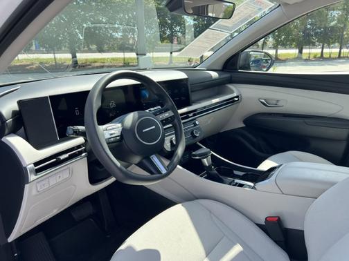 2025 Hyundai TUCSON SE