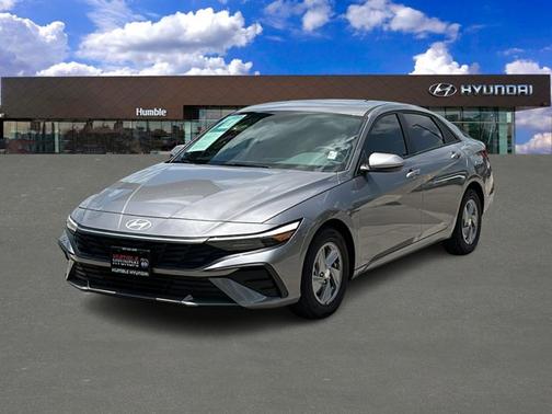 2024 Hyundai ELANTRA SE