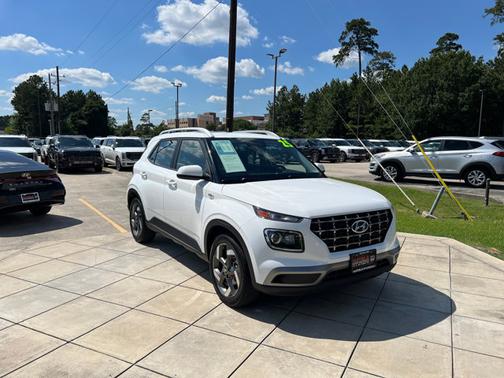 White 2025 Hyundai VENUE SEL