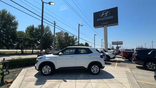 2024 Hyundai VENUE SE