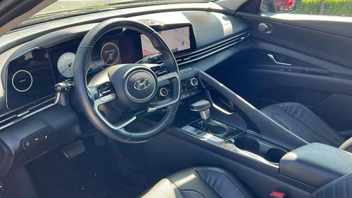 2022 Hyundai ELANTRA Limited