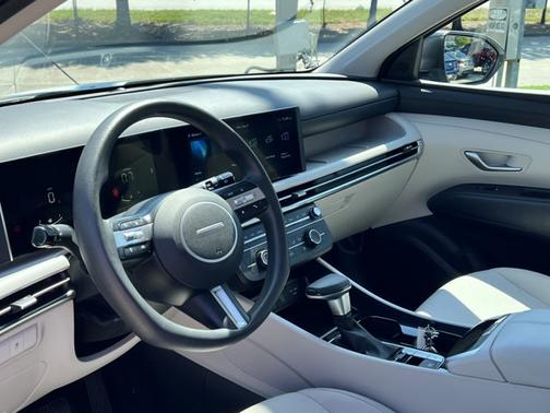 2025 Hyundai TUCSON SE