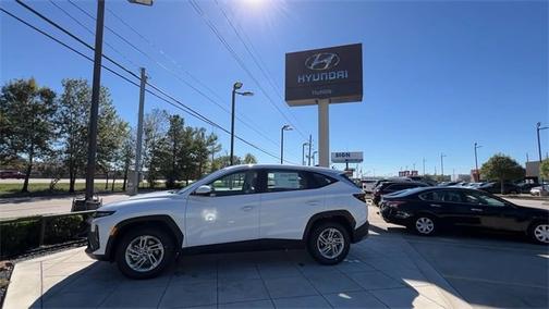 2025 Hyundai TUCSON SE