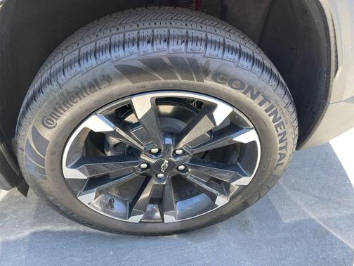 Radiant Red Tintcoat 2026 Chevrolet Equinox FWD RS
