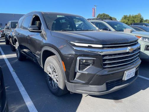 Mosaic Black Metallic 2025 Chevrolet Traverse LT