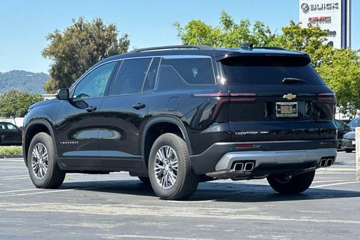 Mosaic Black Metallic 2025 Chevrolet Traverse LT