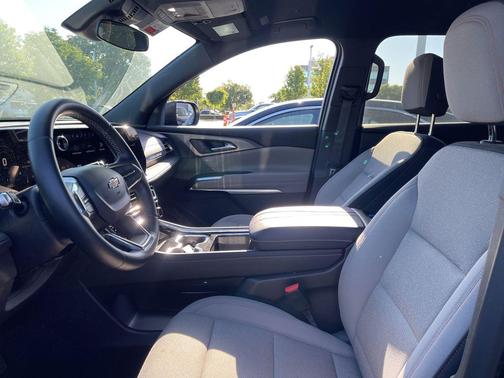 Mosaic Black Metallic 2025 Chevrolet Traverse LT