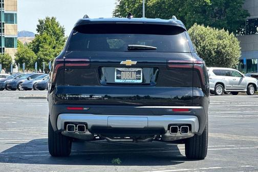 Mosaic Black Metallic 2025 Chevrolet Traverse LT
