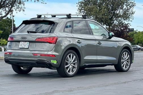 Chronos Gray Metallic 2023 Audi Q5 e 55 S line Premium Plus