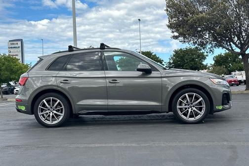 Chronos Gray Metallic 2023 Audi Q5 e 55 S line Premium Plus