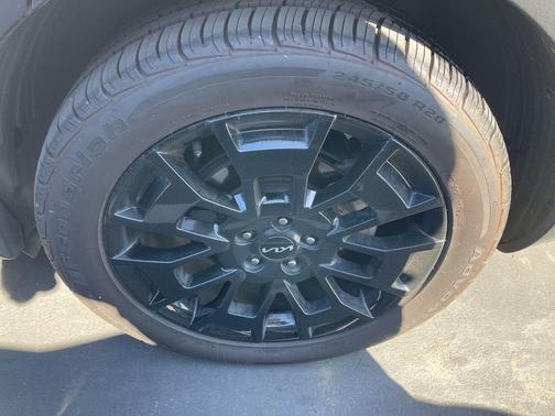 Glacial White Pearl 2022 Kia Telluride SX