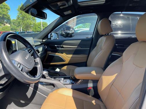 Glacial White Pearl 2022 Kia Telluride SX