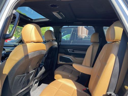 Glacial White Pearl 2022 Kia Telluride SX