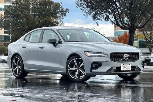 2024 Volvo S60 B5 Plus Dark Theme