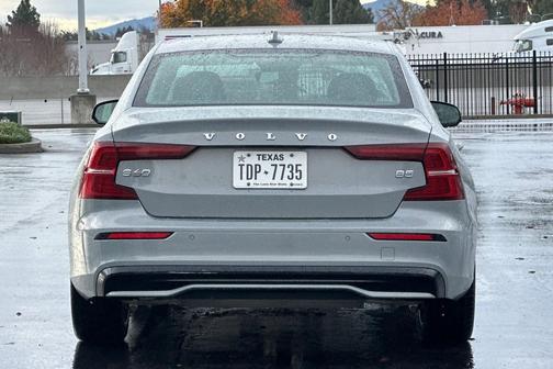 2024 Volvo S60 B5 Plus Dark Theme