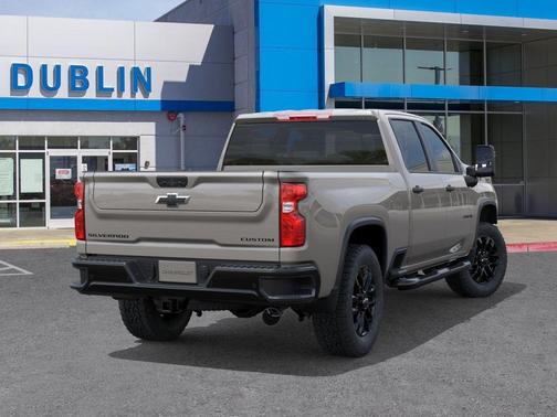 White Sands 2026 Chevrolet Silverado 2500 Custom