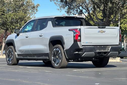 2025 Chevrolet Silverado EV LT
