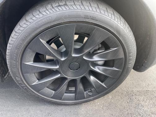 2025 Tesla Model Y Long Range Dual Motor All-Wheel Drive