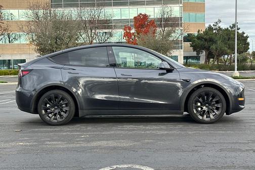 2025 Tesla Model Y Long Range Dual Motor All-Wheel Drive