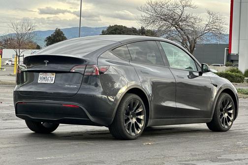2025 Tesla Model Y Long Range Dual Motor All-Wheel Drive