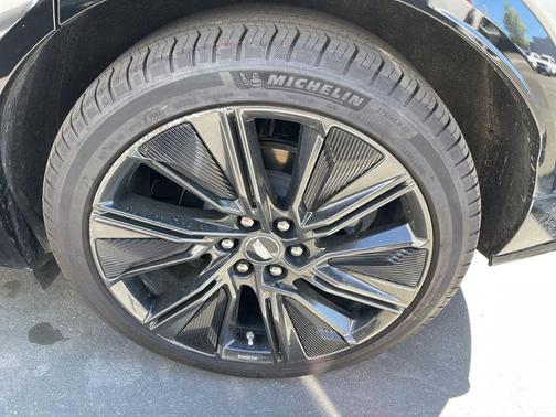 Argent Silver Metallic 2024 Cadillac LYRIQ Sport