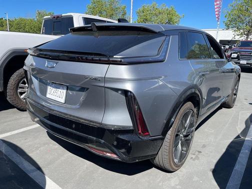 Argent Silver Metallic 2024 Cadillac LYRIQ Sport