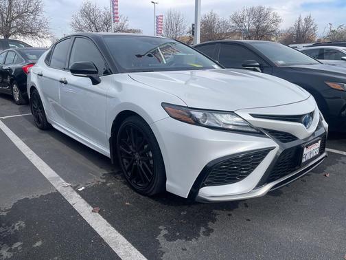 2024 Toyota Camry Hybrid SE