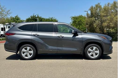 2021 Toyota Highlander LE