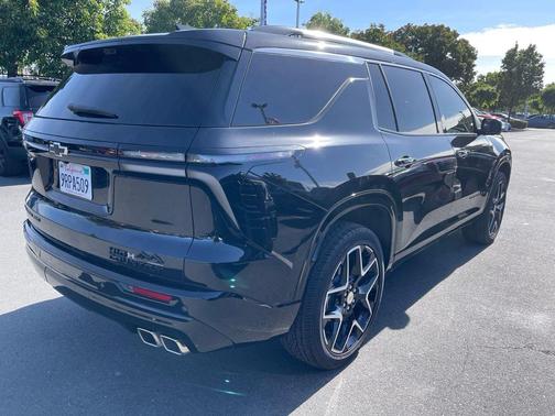 Mosaic Black Metallic 2025 Chevrolet Traverse High Country