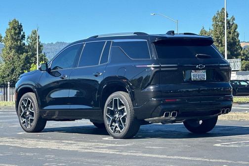 Mosaic Black Metallic 2025 Chevrolet Traverse High Country