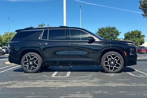 Mosaic Black Metallic 2025 Chevrolet Traverse High Country