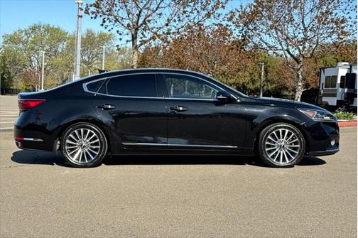 2018 Kia Cadenza Premium