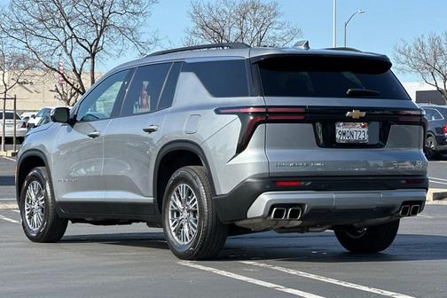 2024 Chevrolet Traverse LT