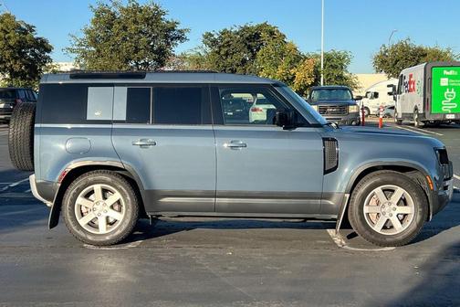 2022 Land Rover Defender 110 SE