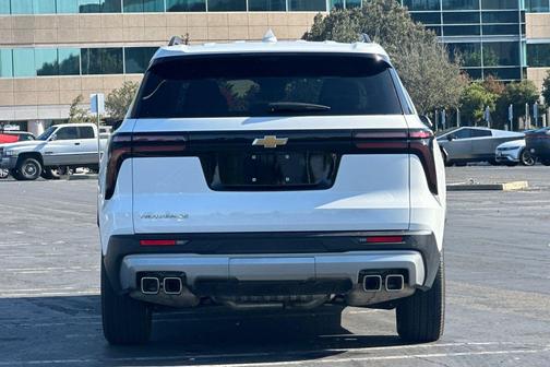 Summit White 2026 Chevrolet Traverse LT
