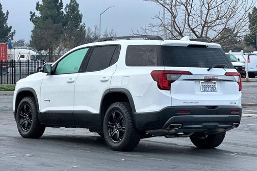 2022 GMC Acadia AWD AT4