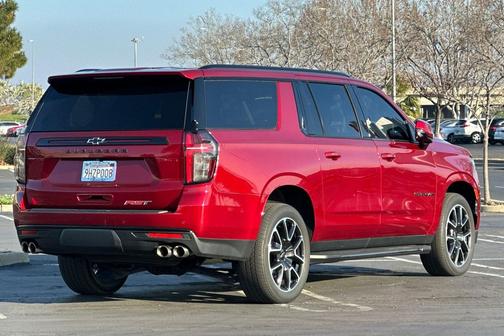 2023 Chevrolet Suburban RST