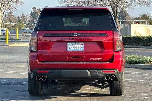2023 Chevrolet Suburban RST