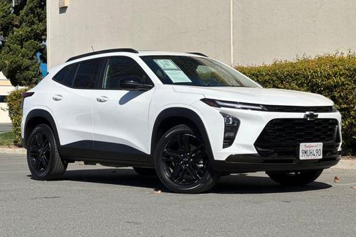 Summit White 2025 Chevrolet Trax FWD ACTIV