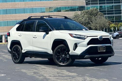 Blizzard Pearl/Midnight Black Metallic 2022 Toyota RAV4 Hybrid SE