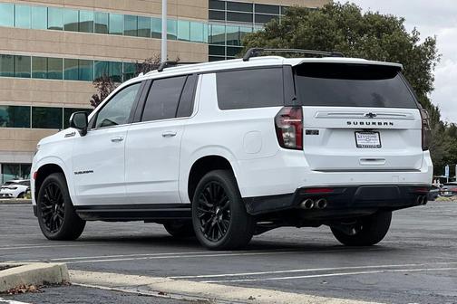 2023 Chevrolet Suburban 4WD High Country