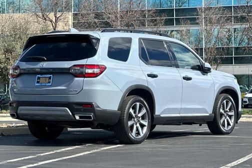 2023 Honda Pilot AWD Elite