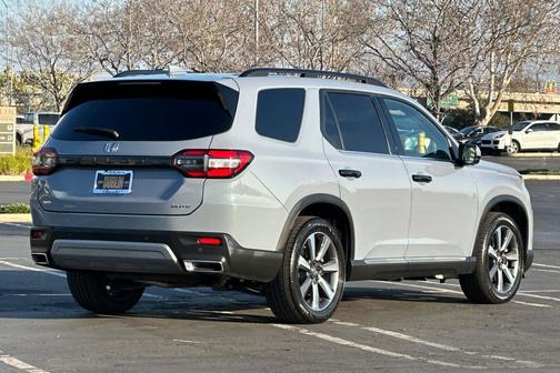 2023 Honda Pilot AWD Elite