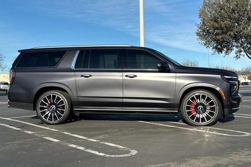 2025 Chevrolet Suburban 4WD High Country