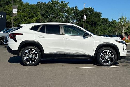 Summit White 2025 Chevrolet Trax FWD 1RS